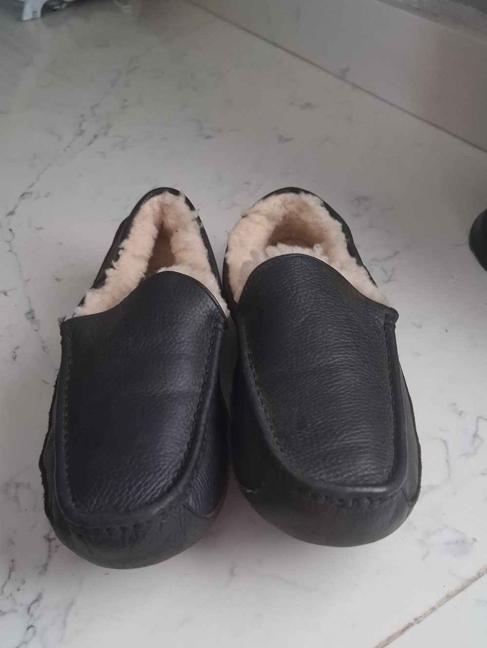 UGG LEATHER MENS SLIPPERS